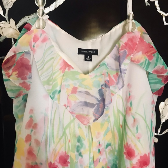 NWOT Soft, flowy spring color top - Picture 3 of 5